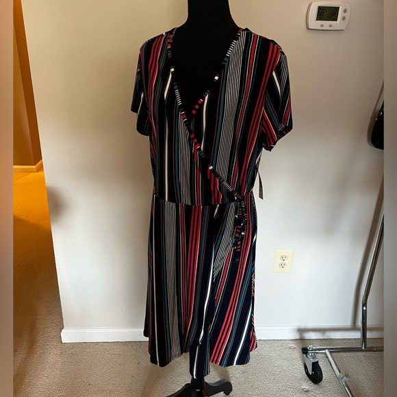 💕 *NWT* No Boundaries Striped Short Sleeve Wrap Dress Size XXXL - Picture 3 of 5